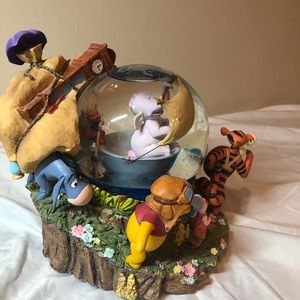Disney Winnie The Pooh Snow Globe